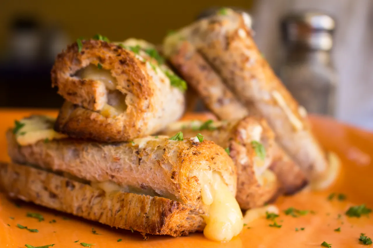 447112-cheese-rolls-southland-new-zealand-credit-great-south-2-web-optimised-1280px-webp